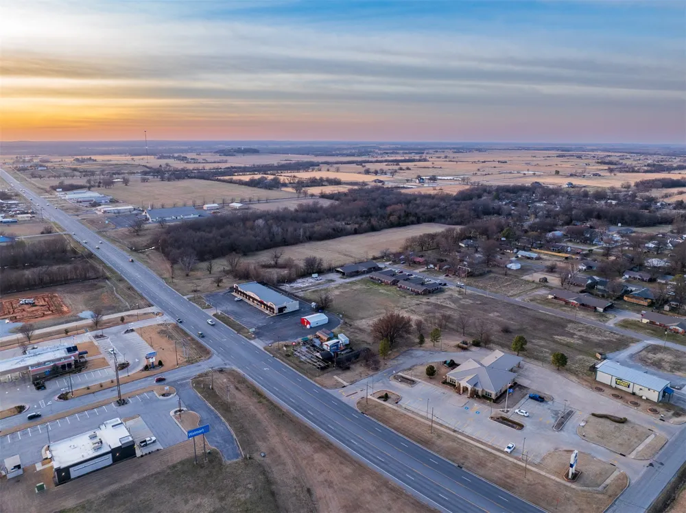 1516 W 51 Highway Wagoner, OK 74467