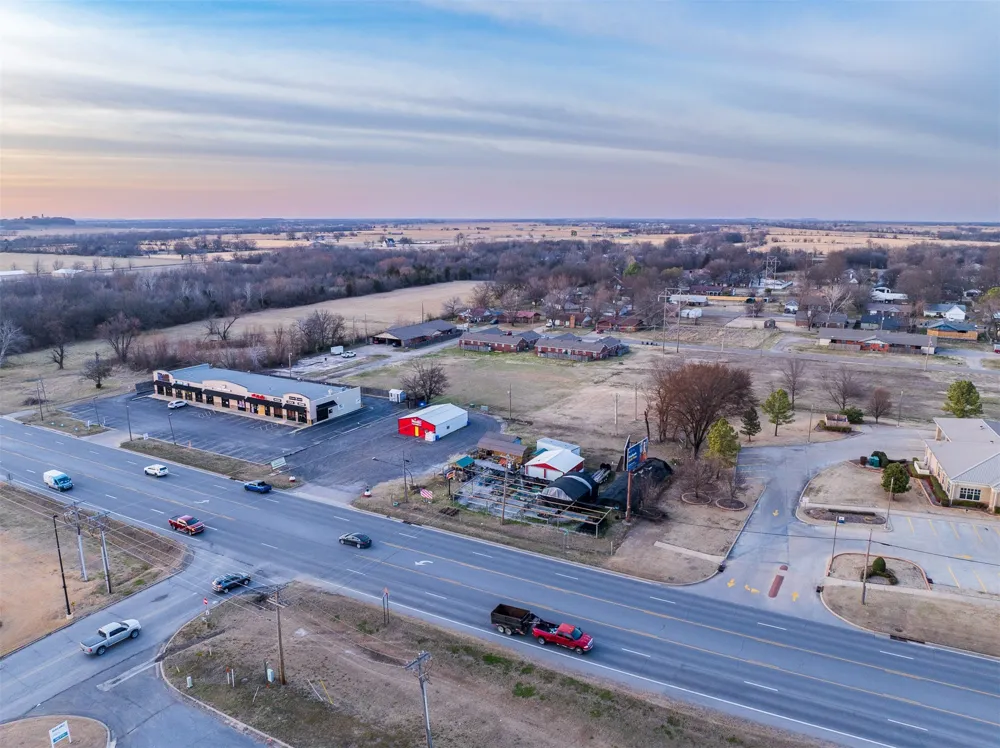 1516 W 51 Highway Wagoner, OK 74467