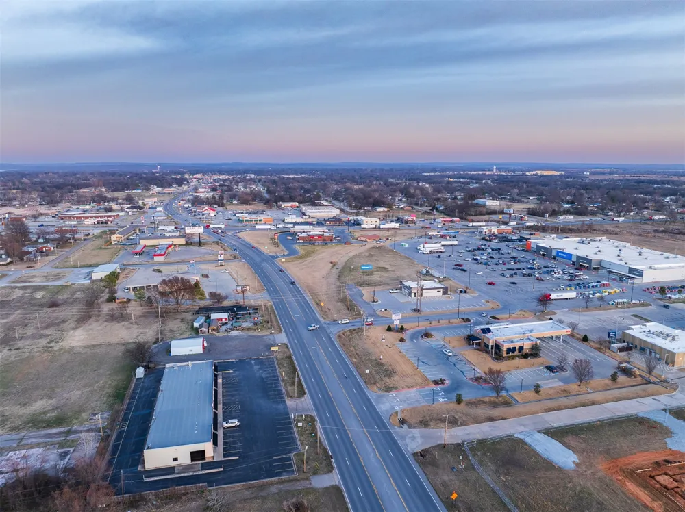 1516 W 51 Highway Wagoner, OK 74467
