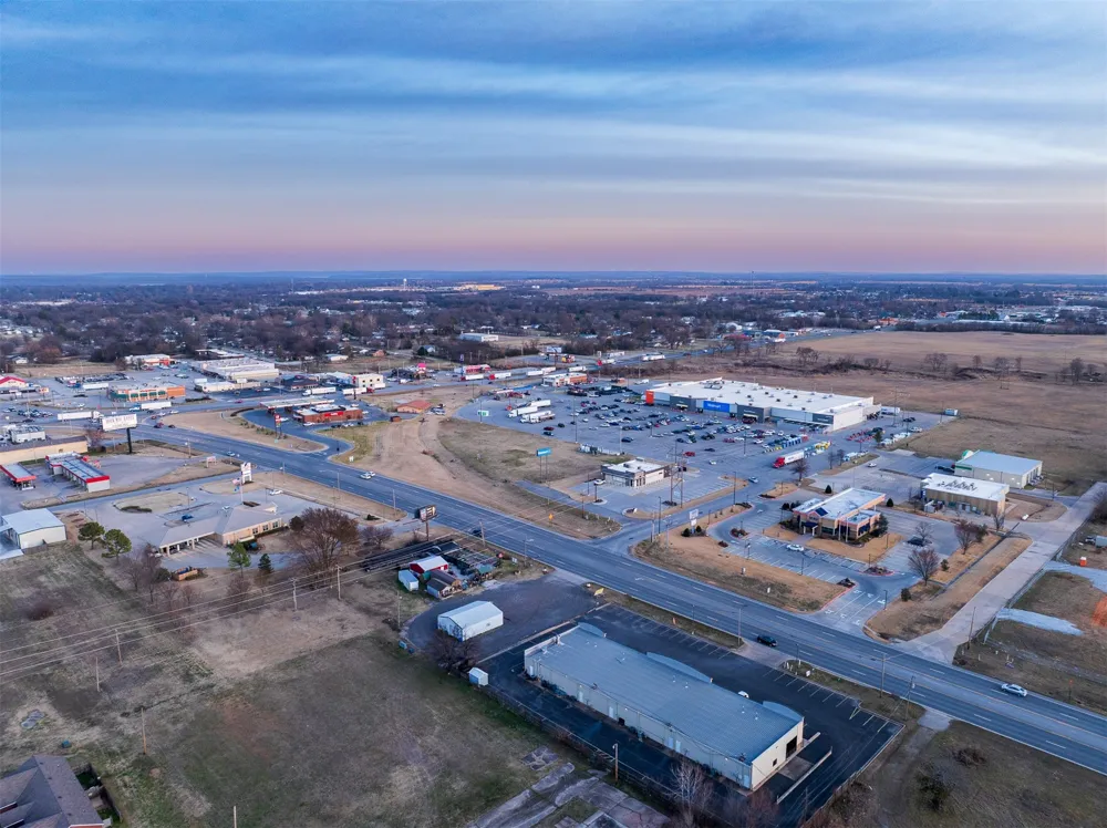 1516 W 51 Highway Wagoner, OK 74467