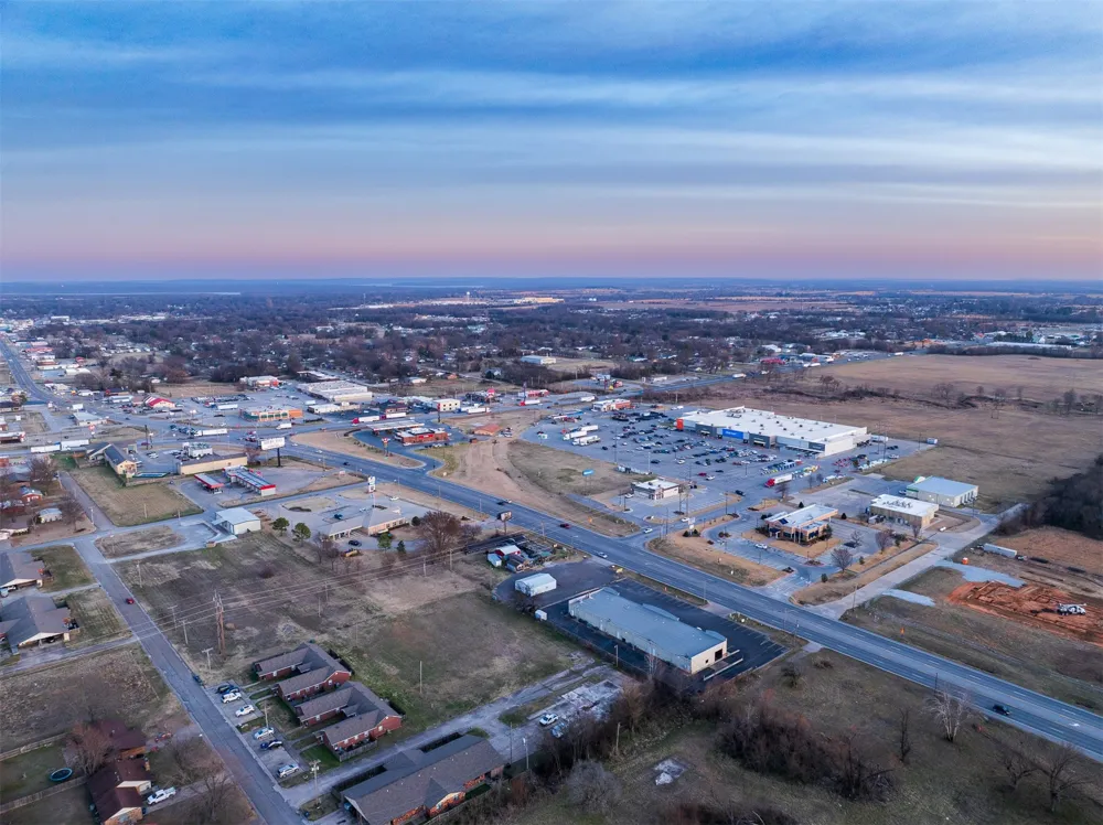 1516 W 51 Highway Wagoner, OK 74467