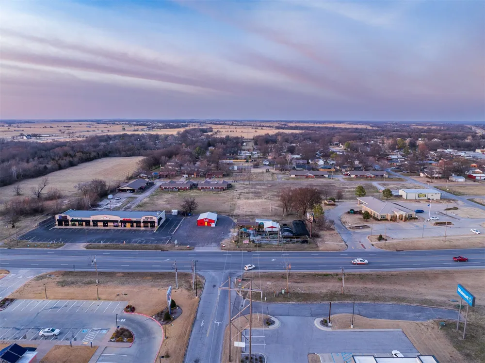 1516 W 51 Highway Wagoner, OK 74467