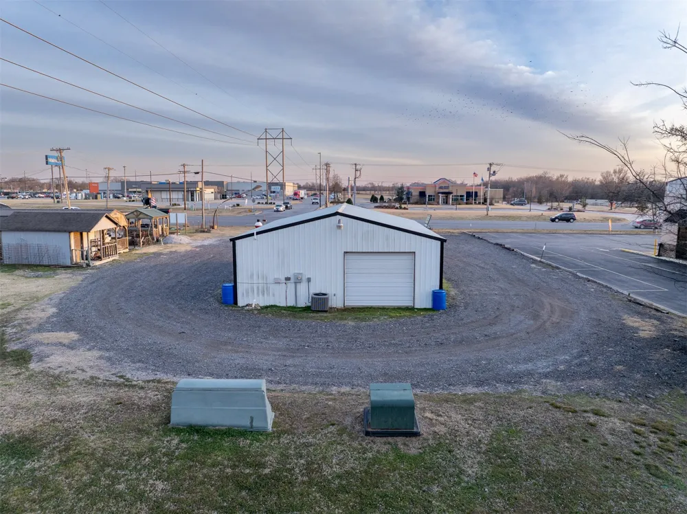 1516 W 51 Highway Wagoner, OK 74467