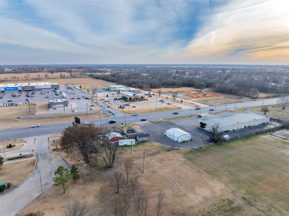 1516 W 51 Highway Wagoner, OK 74467