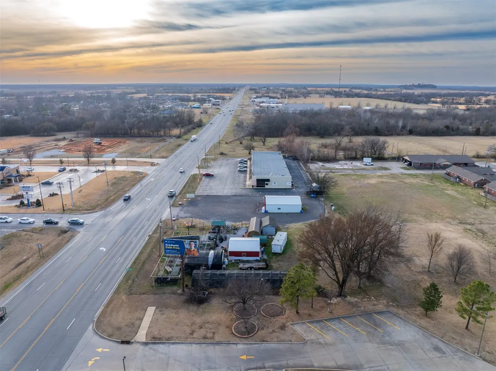 1516 W 51 Highway Wagoner, OK 74467