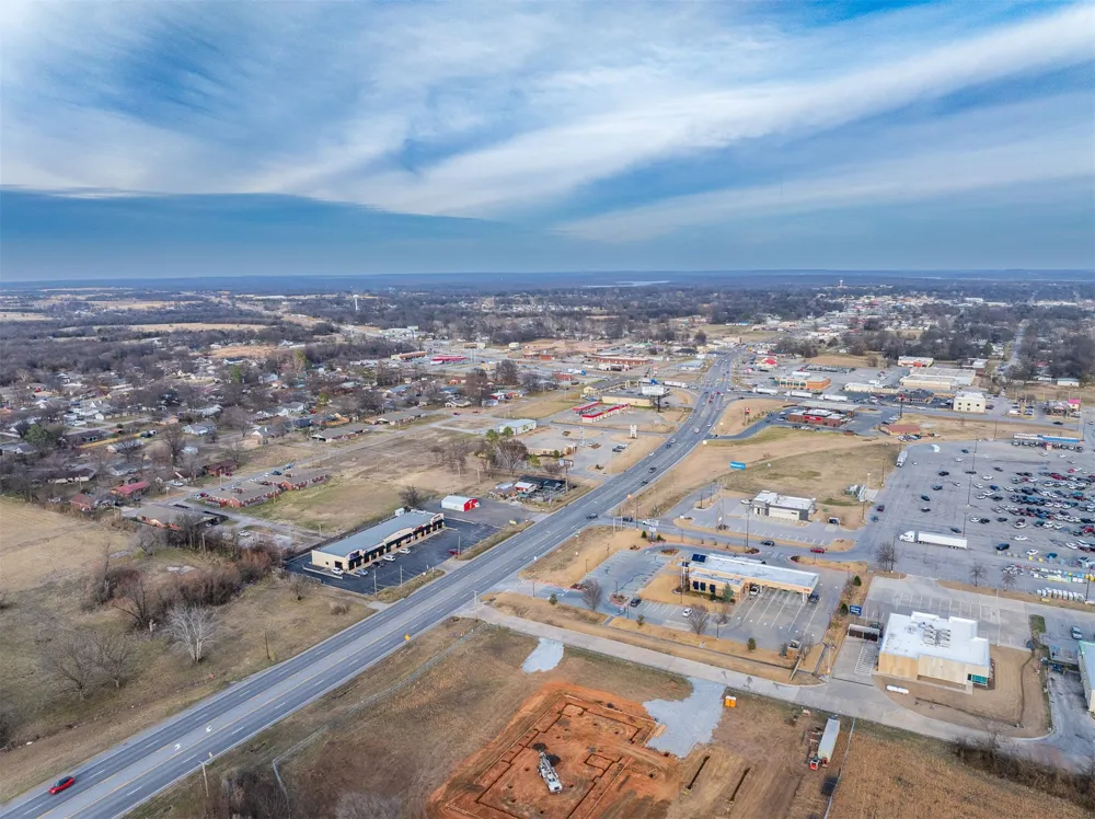 1516 W 51 Highway Wagoner, OK 74467