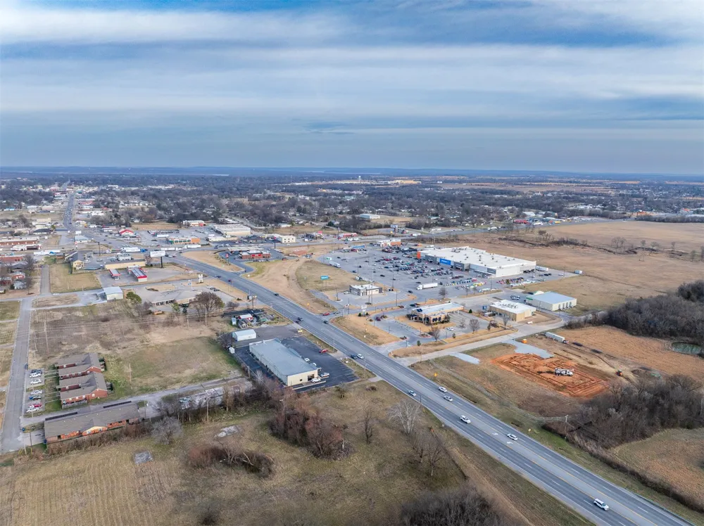 1516 W 51 Highway Wagoner, OK 74467