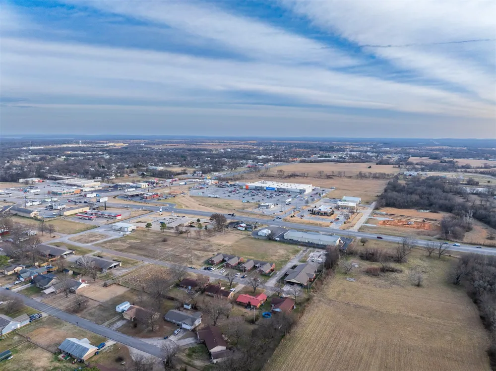 1516 W 51 Highway Wagoner, OK 74467