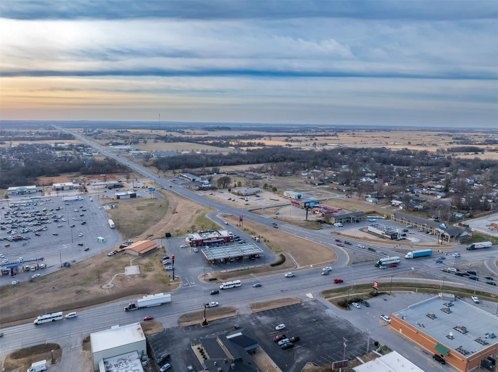 1516 W 51 Highway Wagoner, OK 74467