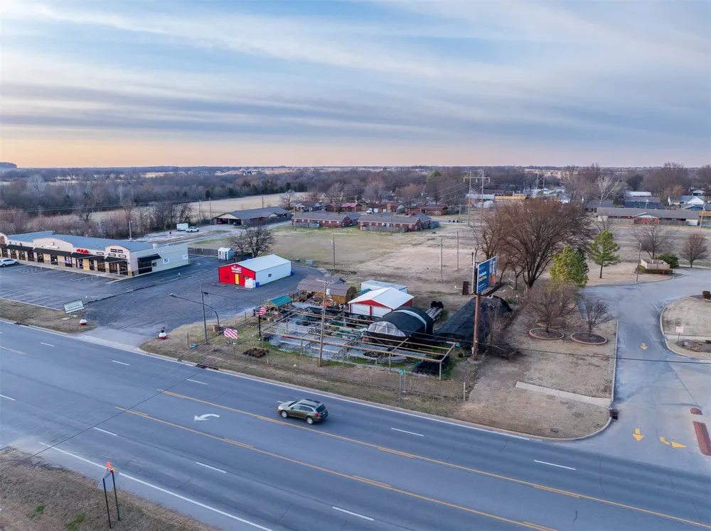 1516 W 51 Highway Wagoner, OK 74467