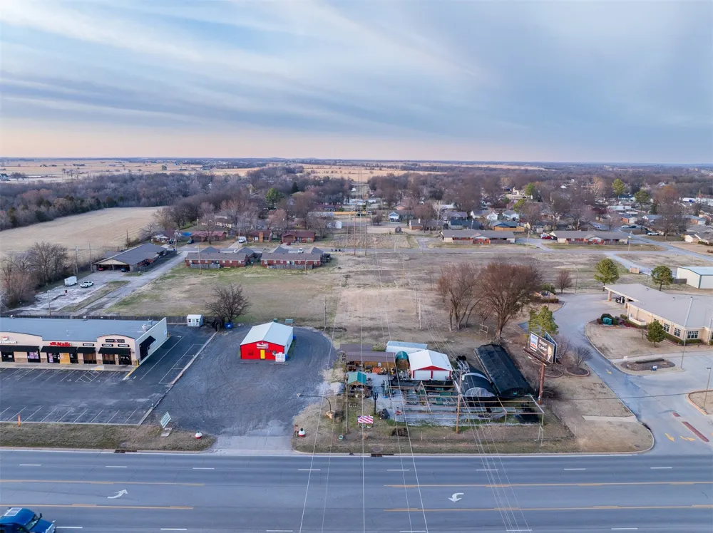 1516 W 51 Highway Wagoner, OK 74467