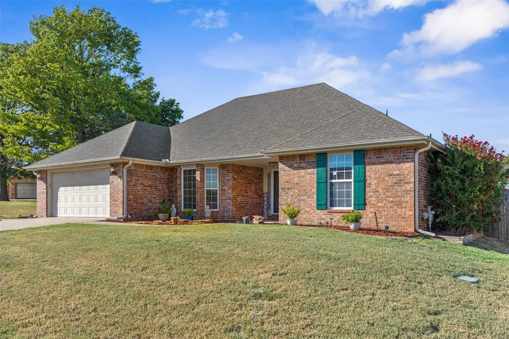 5633 Parkhill Court Bartlesville, OK 74006