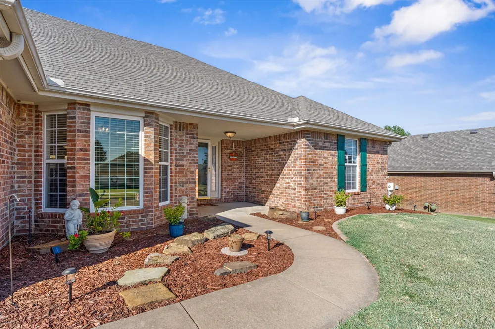 5633 Parkhill Court Bartlesville, OK 74006