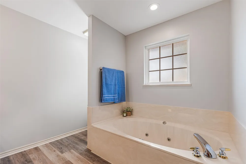 5633 Parkhill Court Bartlesville, OK 74006