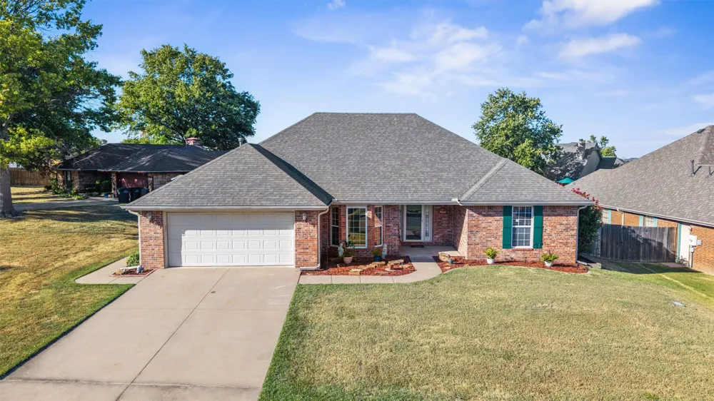 5633 Parkhill Court Bartlesville, OK 74006