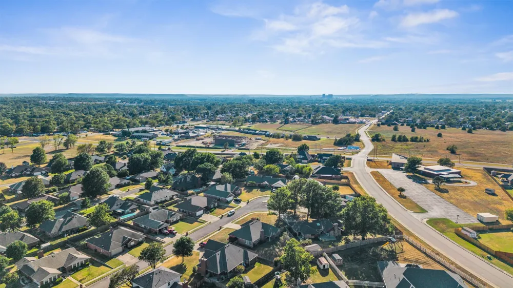 5633 Parkhill Court Bartlesville, OK 74006