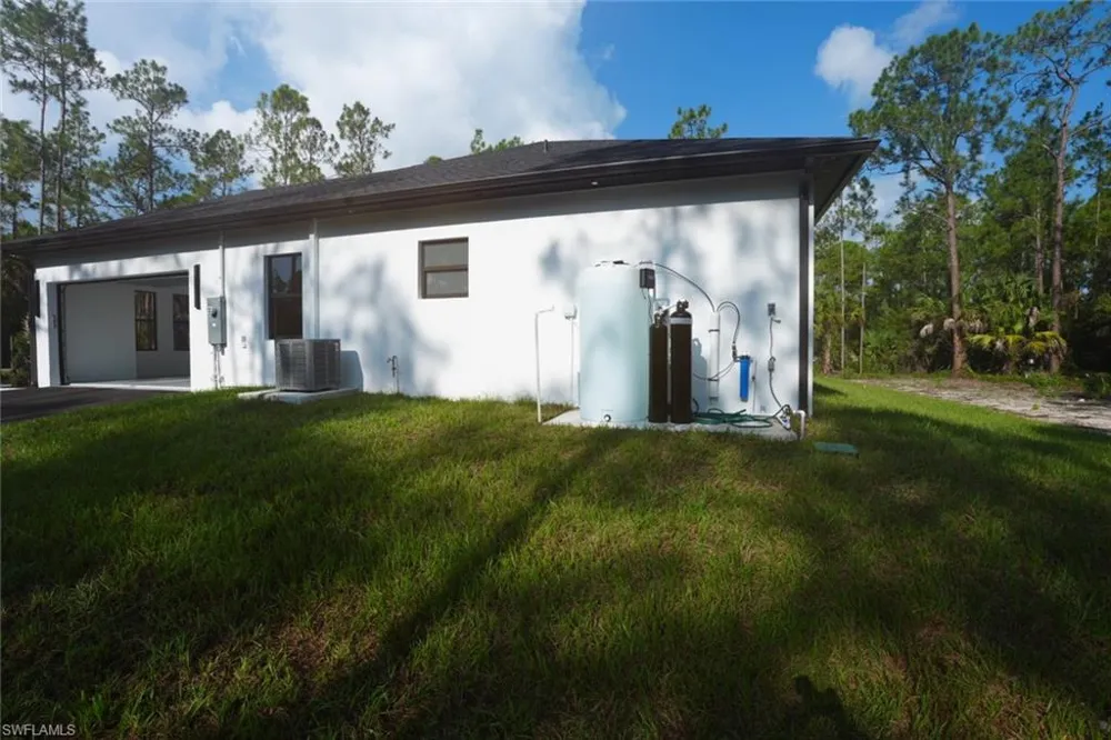4009 8th ave ne Naples, FL 34120