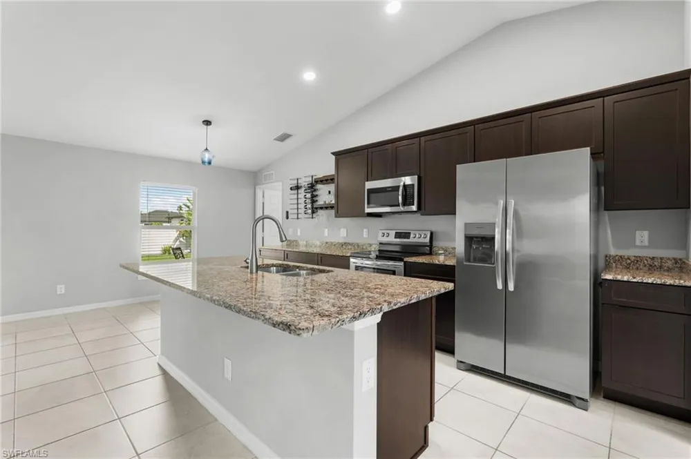 475 NE 3rd Place Cape Coral, FL 33909