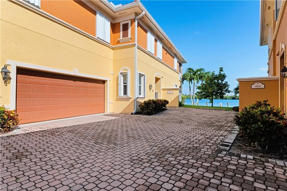 182 Shadroe Cove Circle #802 Cape Coral, FL 33991