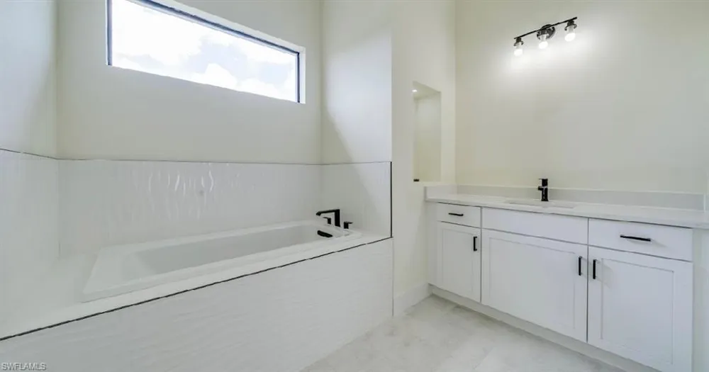 3614 SW 3 STREET Cape Coral, FL 33991