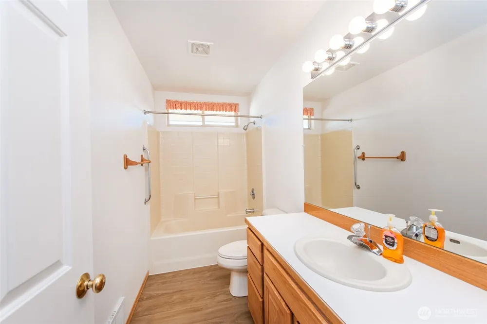 100 Bay View St Sequim, WA 98382