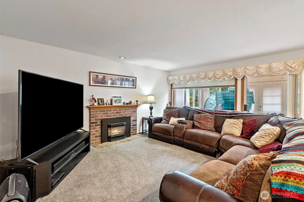 4639 SW 328TH PLACE Federal Way, WA 98023