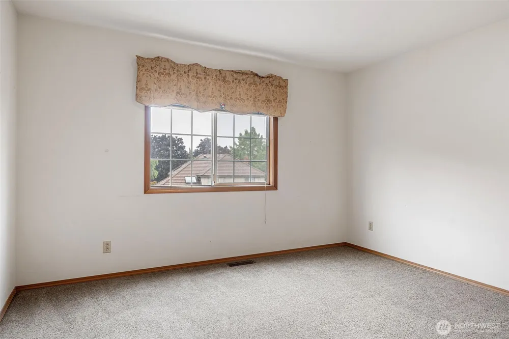 4639 SW 328TH PLACE Federal Way, WA 98023