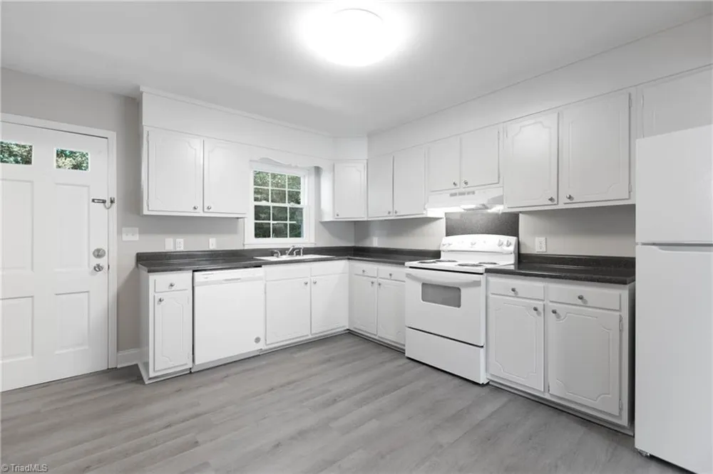 18 Forsyth Street Thomasville, NC 27360