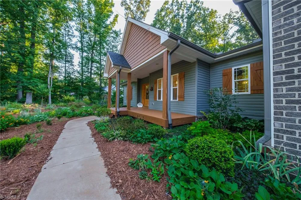 5758 Ironwood Drive Snow Camp, NC 27349