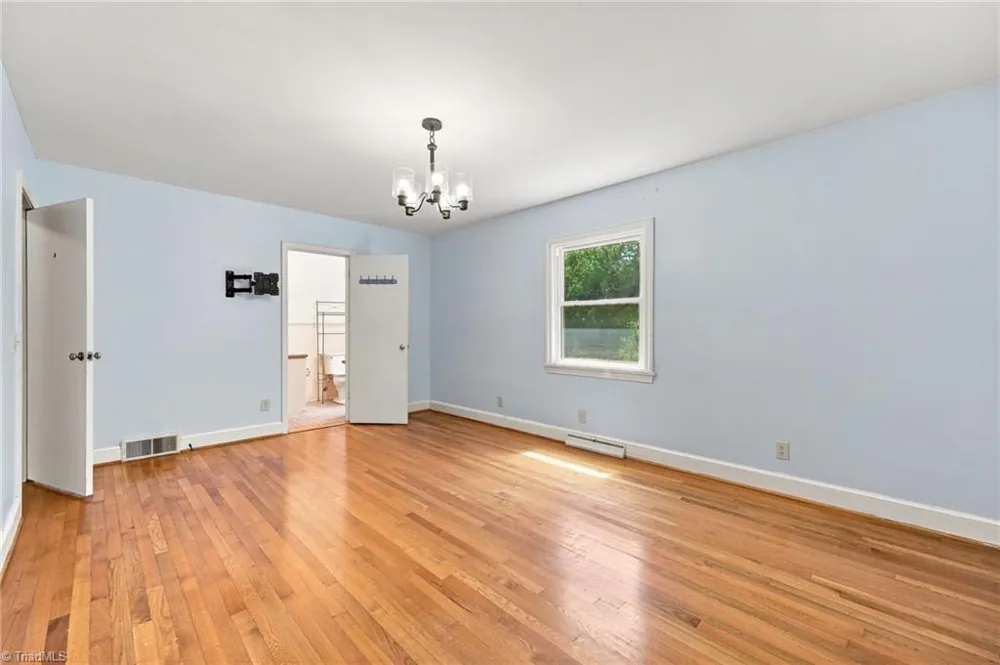 5923 ARCADIA DRIVE Greensboro, NC 27410