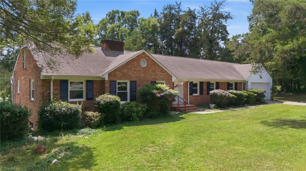 5923 ARCADIA DRIVE Greensboro, NC 27410