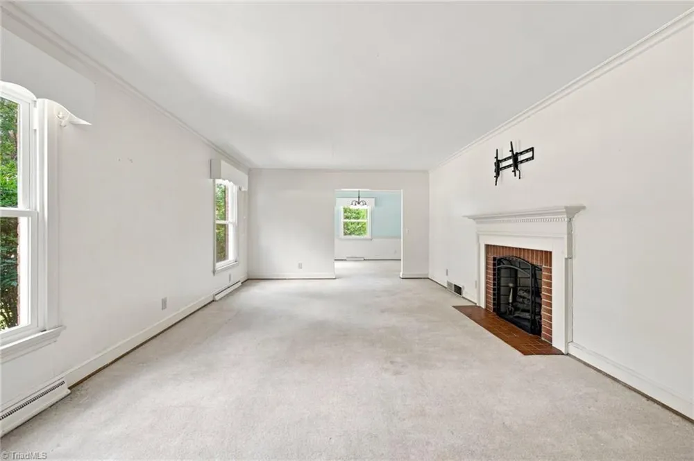 5923 ARCADIA DRIVE Greensboro, NC 27410