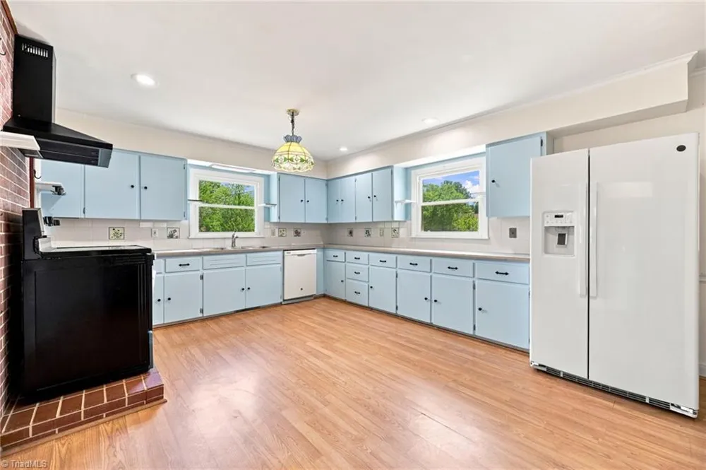 5923 ARCADIA DRIVE Greensboro, NC 27410