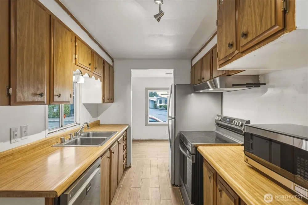 4400 Ocean Beach Highway #33 Longview, WA 98632