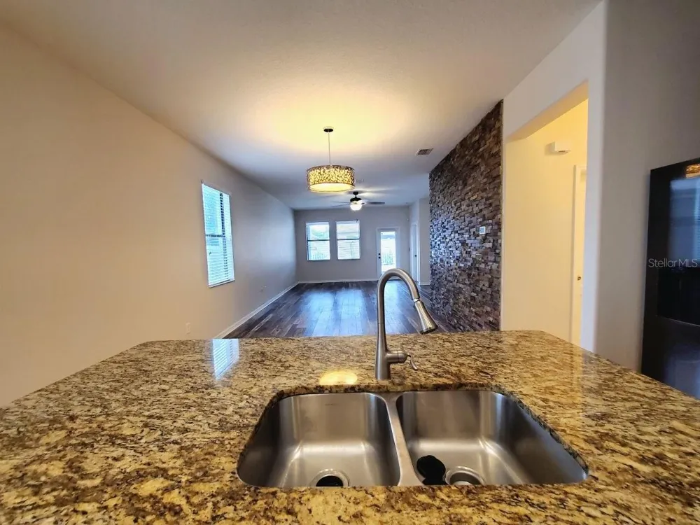 10031 NEWMINSTER LOOP Ruskin, FL 33573