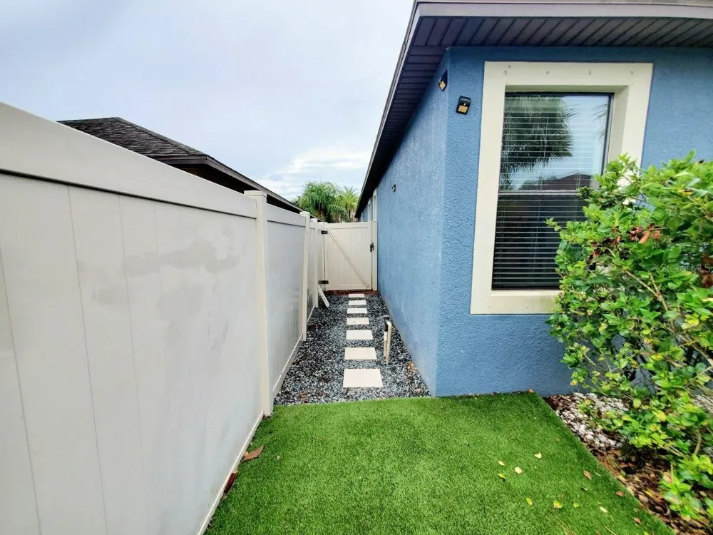 10031 NEWMINSTER LOOP Ruskin, FL 33573