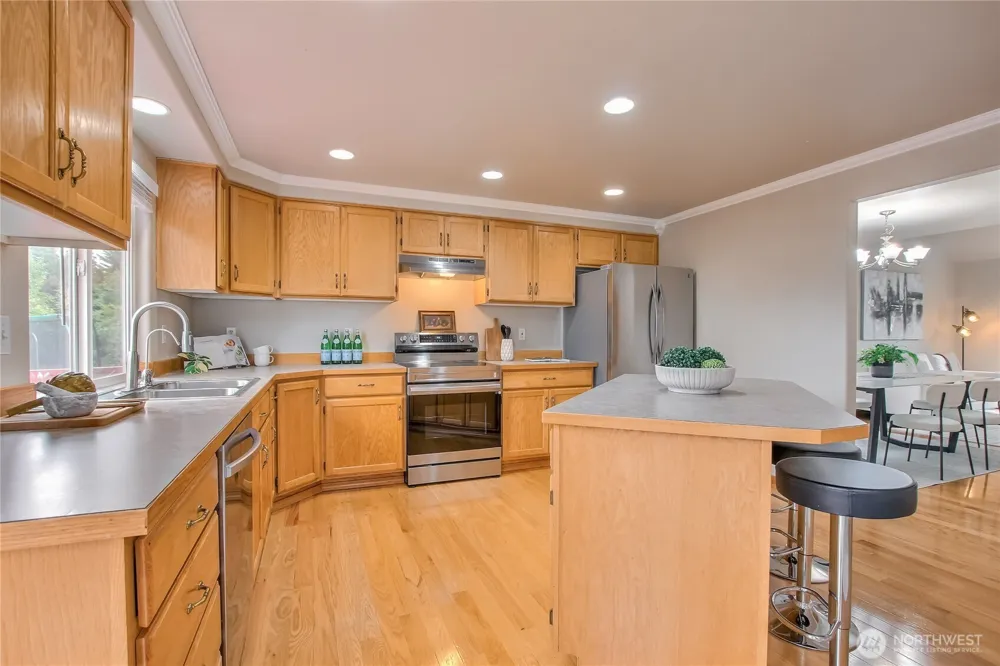 1952 SW 352nd ST Federal Way, WA 98023