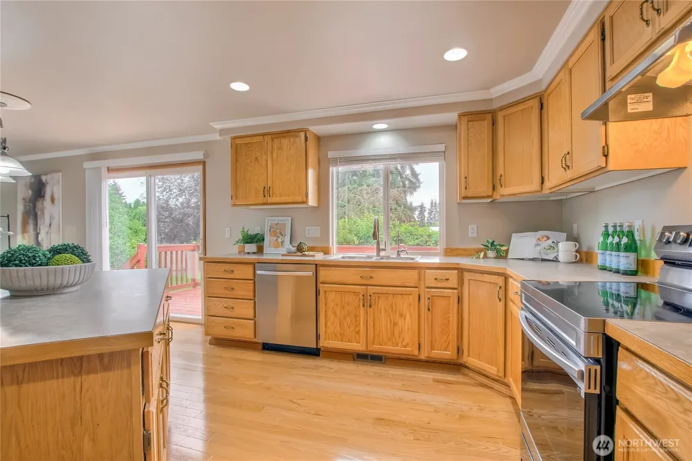 1952 SW 352nd ST Federal Way, WA 98023