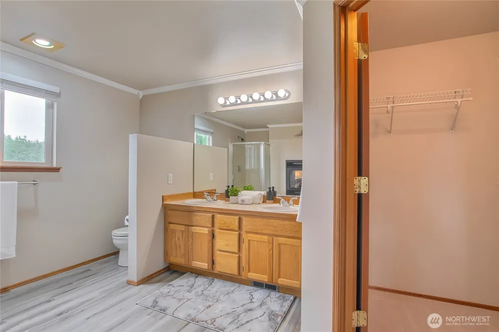 1952 SW 352nd ST Federal Way, WA 98023