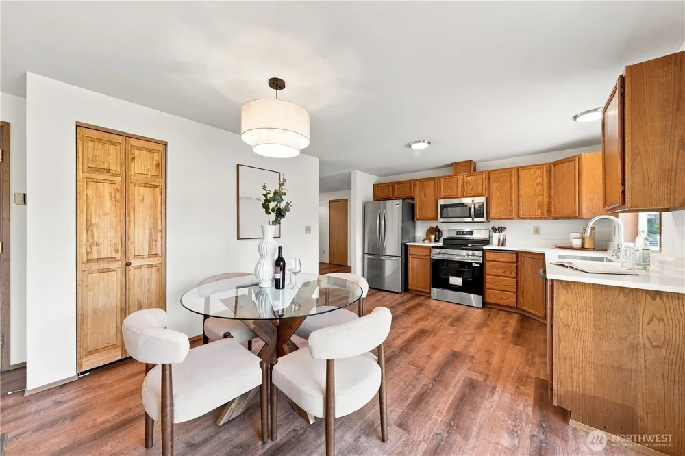 13714 217th Avenue SE Issaquah, WA 98027