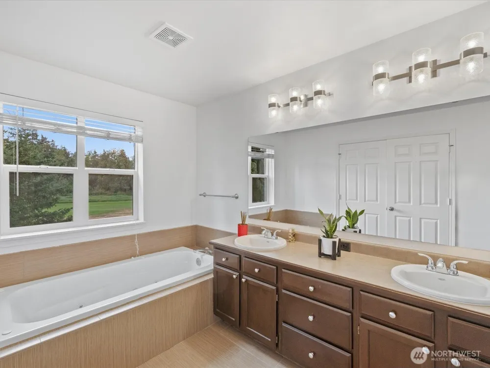 11613 Grove Drive Mukilteo, WA 98275
