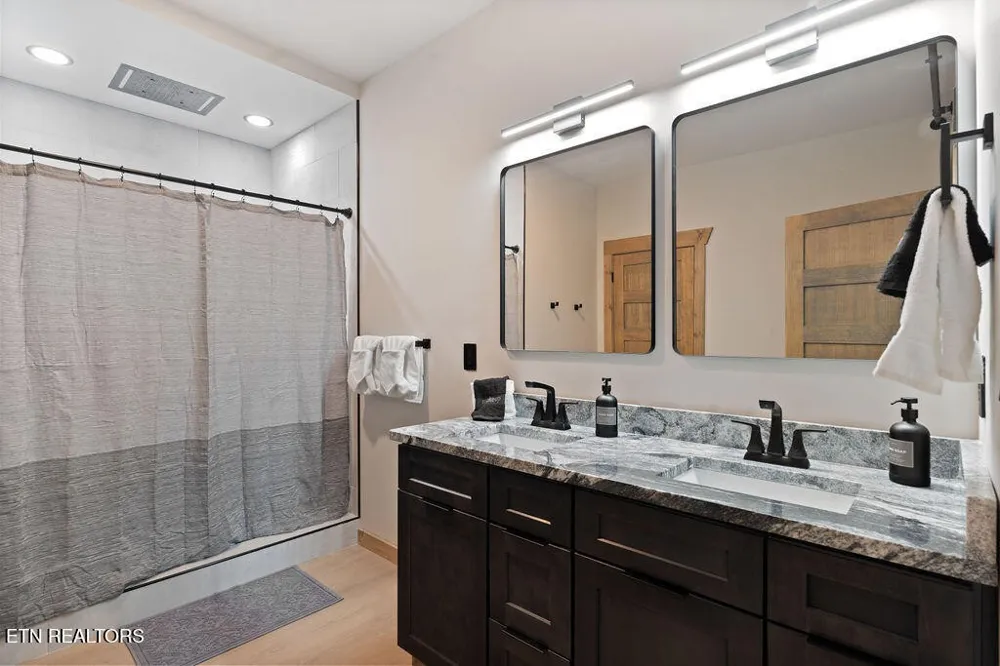 2843 Cedar Falls Way Sevierville, TN 37862