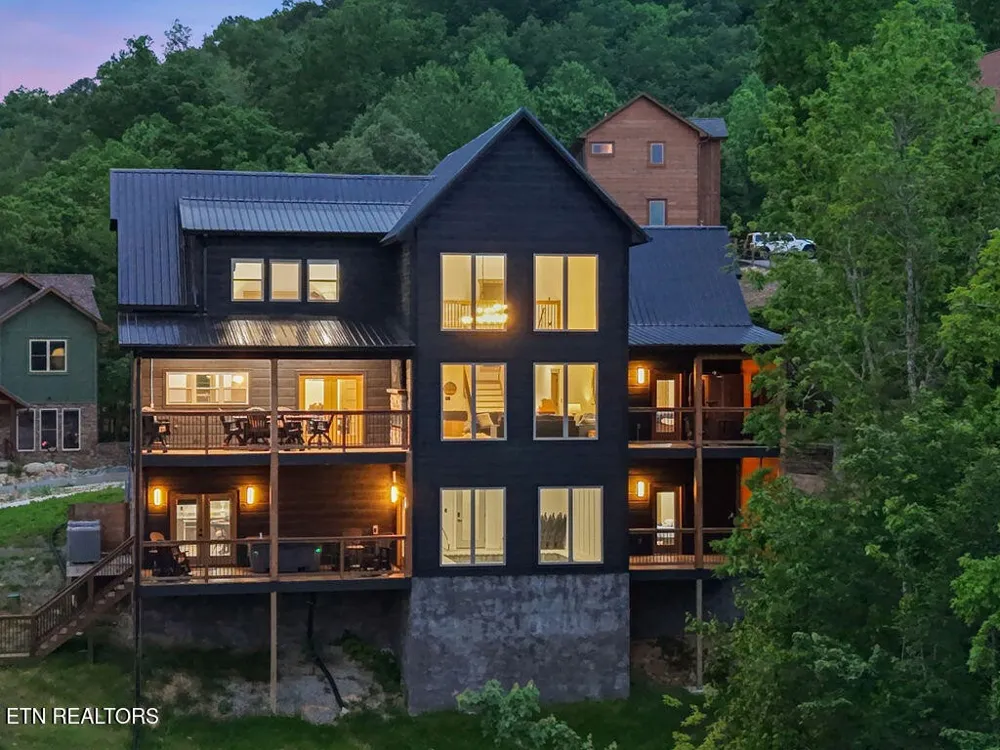 2843 Cedar Falls Way Sevierville, TN 37862