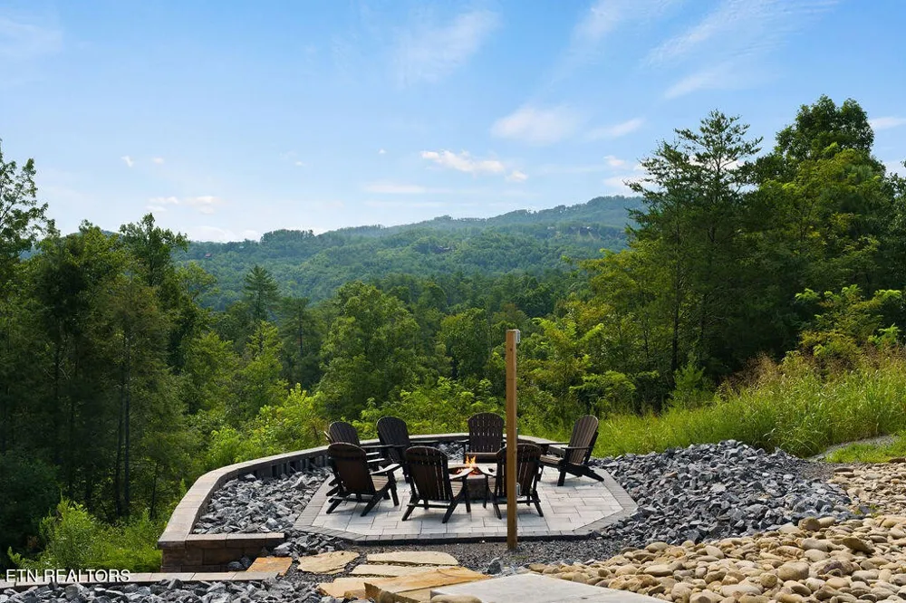 2843 Cedar Falls Way Sevierville, TN 37862
