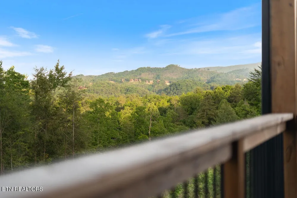 2843 Cedar Falls Way Sevierville, TN 37862