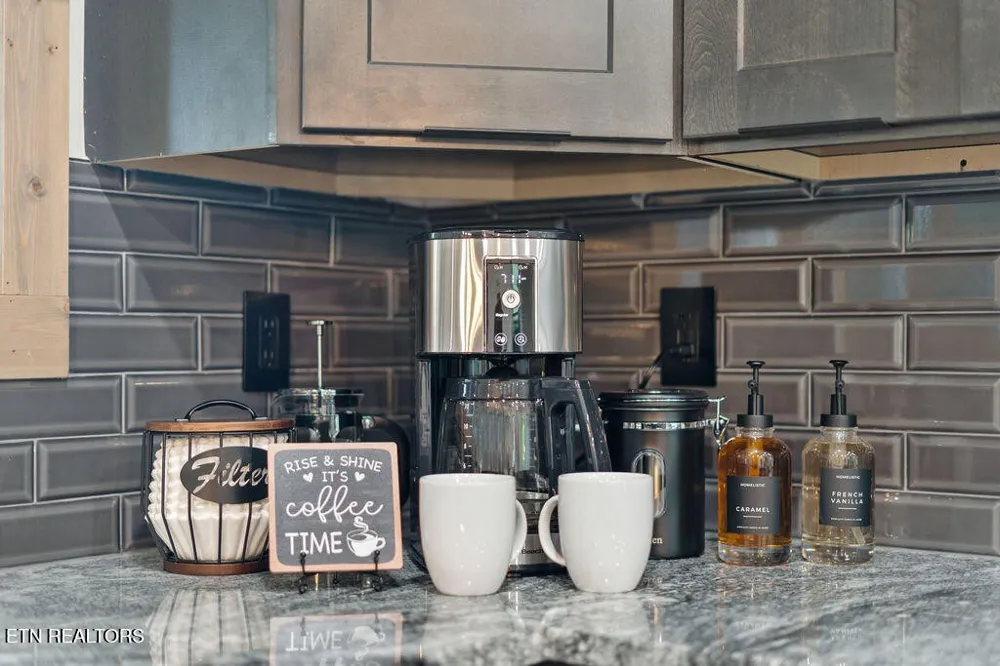 2843 Cedar Falls Way Sevierville, TN 37862