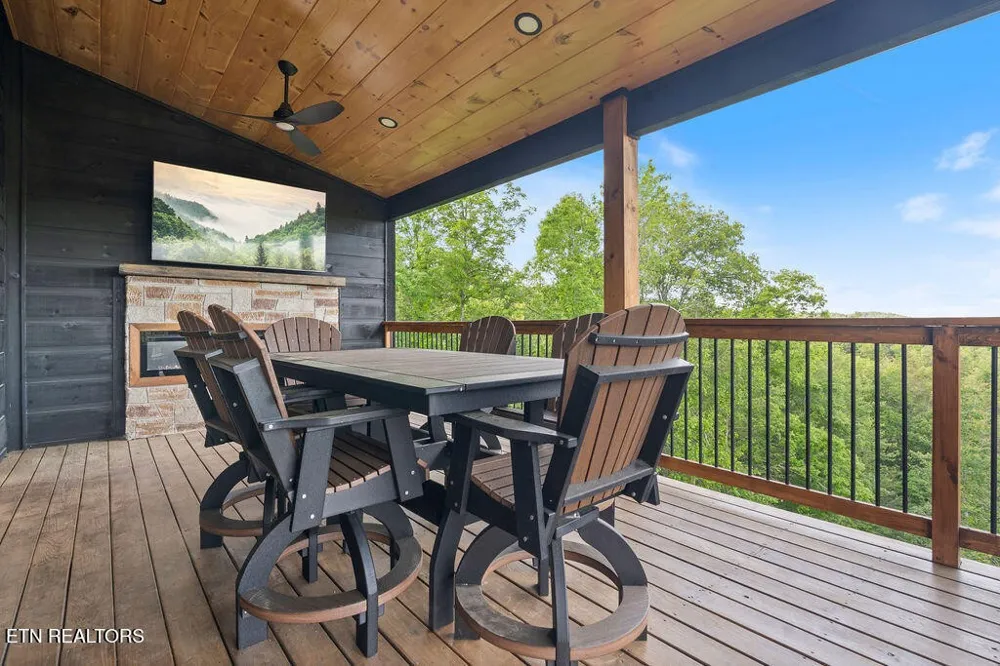 2843 Cedar Falls Way Sevierville, TN 37862