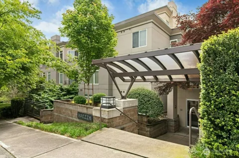 225 4th Avenue #A307