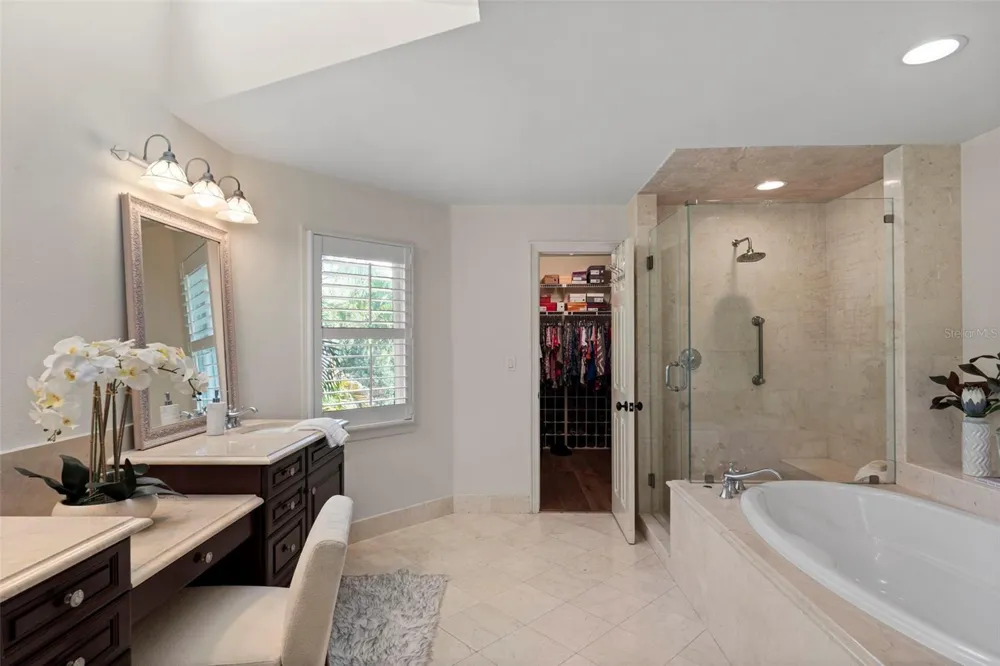 2706 CHAMBRAY LANE Tampa, FL 33611