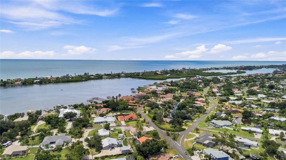 200 MONTANA AVENUE Nokomis, FL 34275